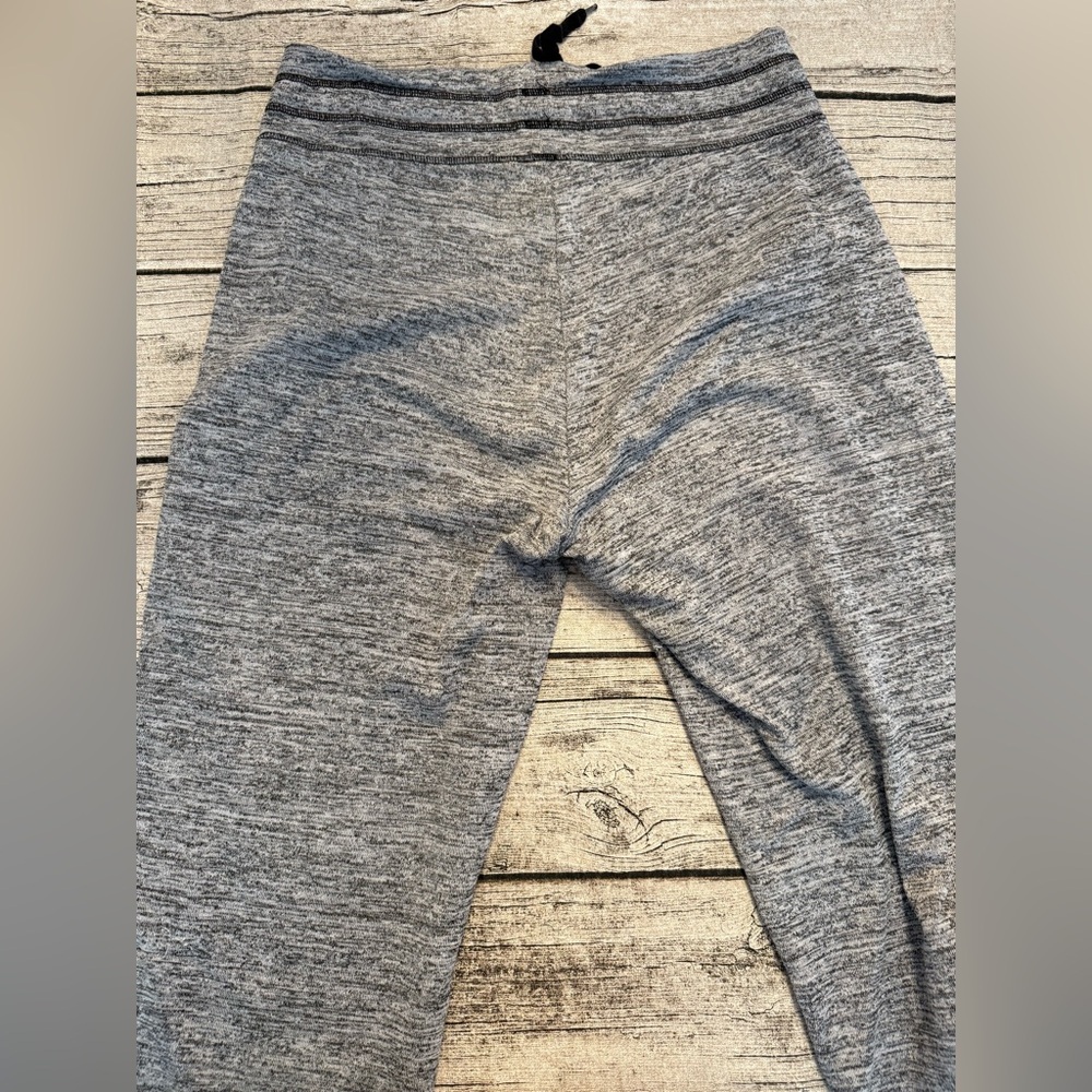 Like new! Jones NY Women’s Soft pull-on Capri Jogger Pants, loungewear. XL - Picture 4 of 6